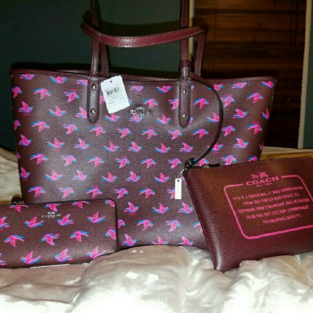 Nwt.Coach Happy Bird Purse & wallet
