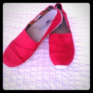 Slip on sporty shoes