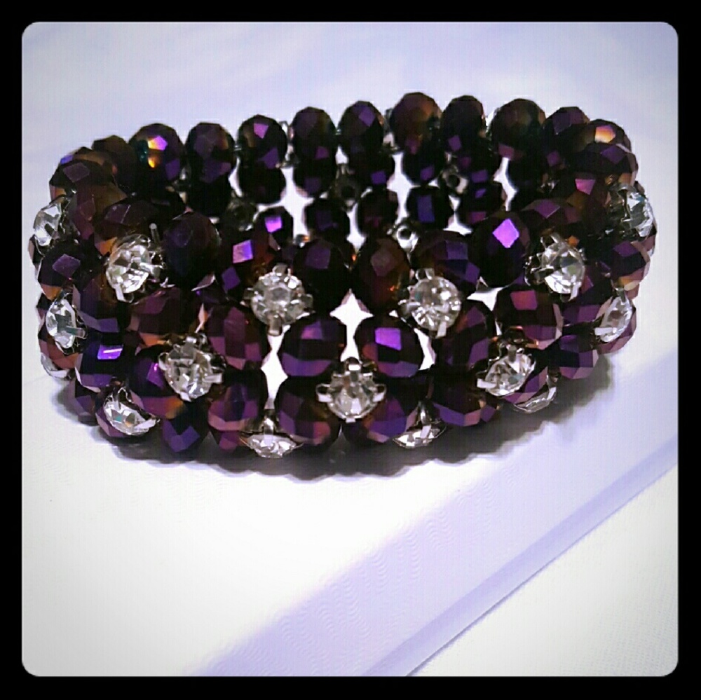 Purple crystal and rhinestones stretch bracelet
