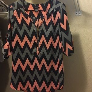 Dual color chevron top