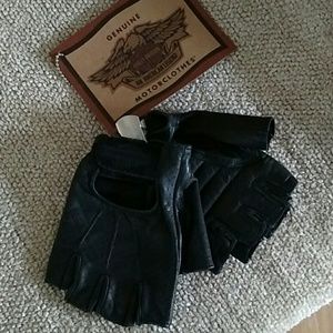 Open tip leather gloves