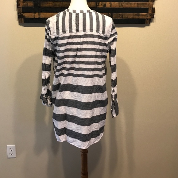 Long sleeve blouse. - Picture 2 of 4