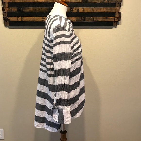 Long sleeve blouse. - Picture 3 of 4