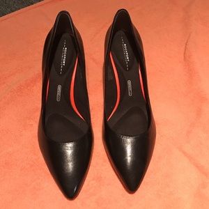 Rockport Walkability black pumps