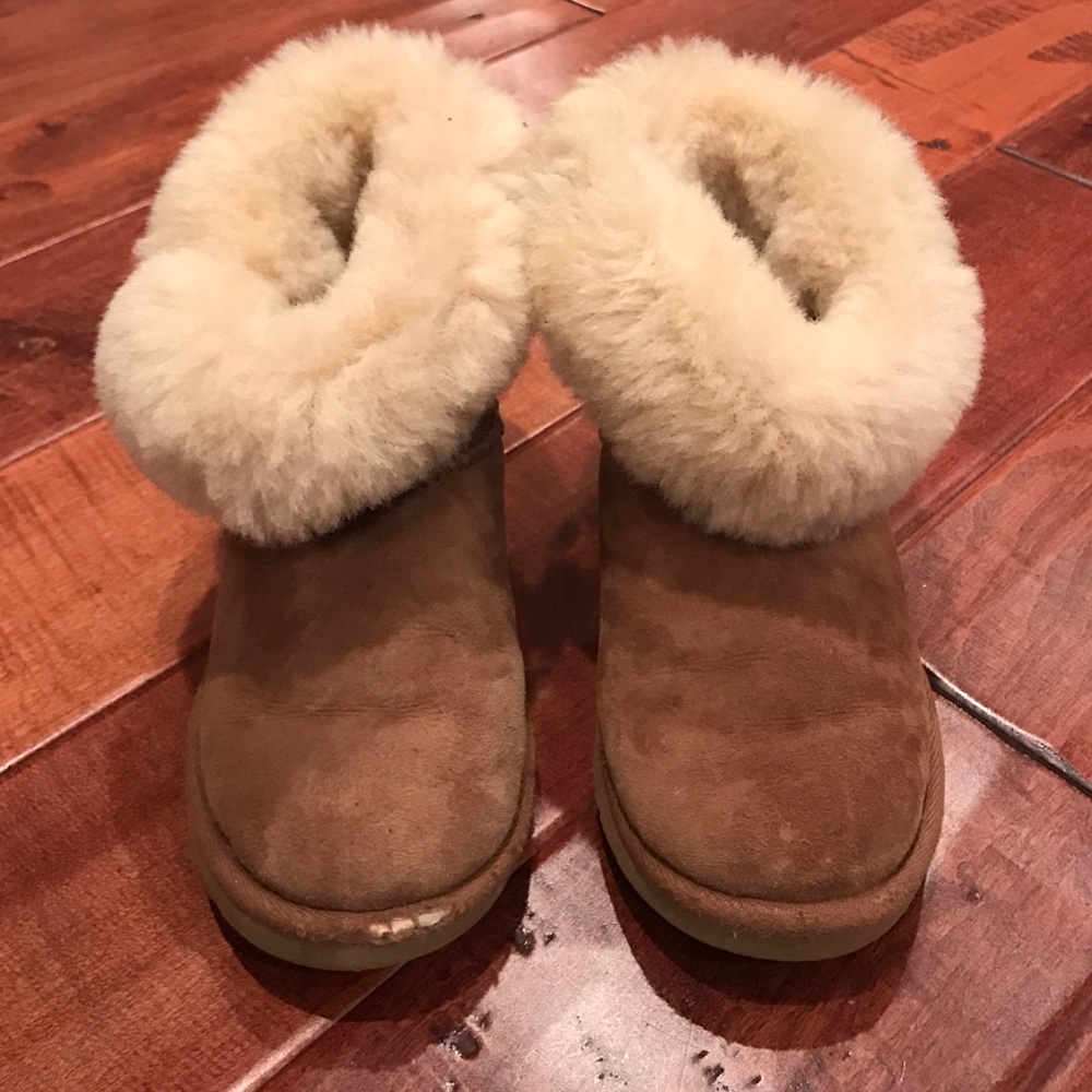 Girls size 13 Uggs.