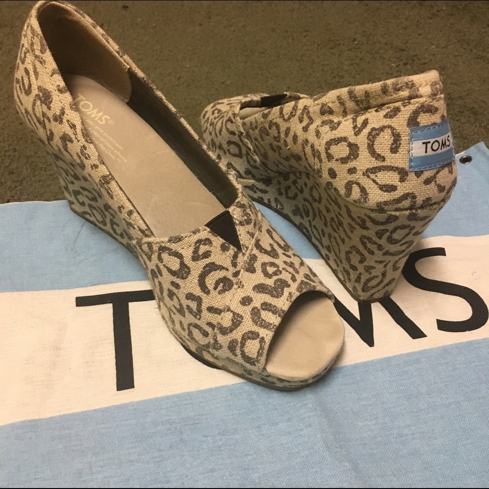Leopard print canvas wedges by Toms