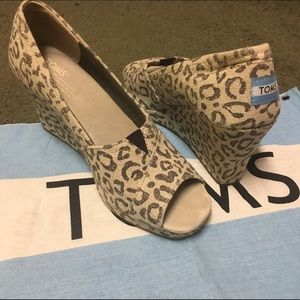 Leopard print canvas wedges by Toms