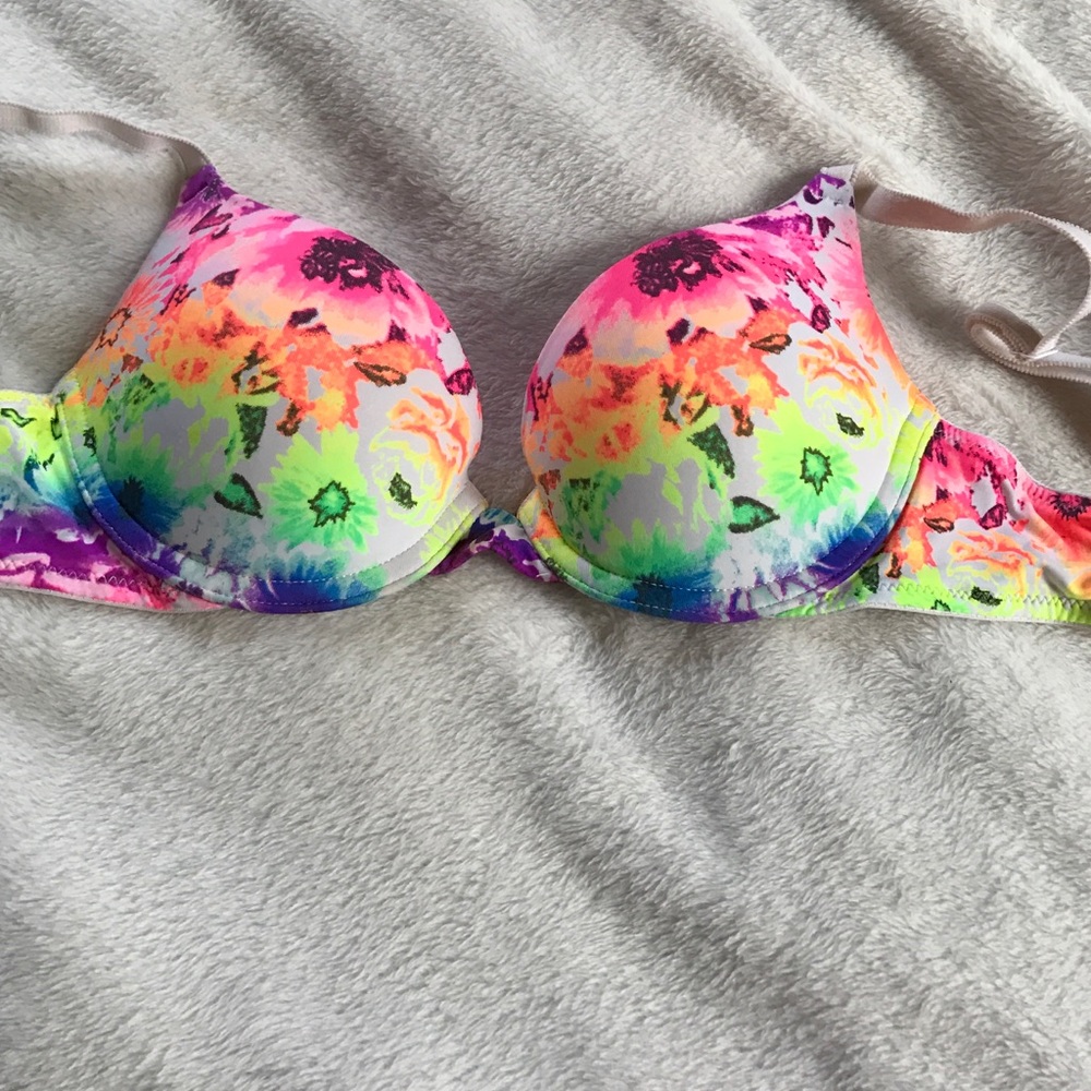 32B VS PINK wear everywhere push up