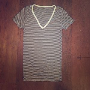 Gap black and white stripped shirt size small