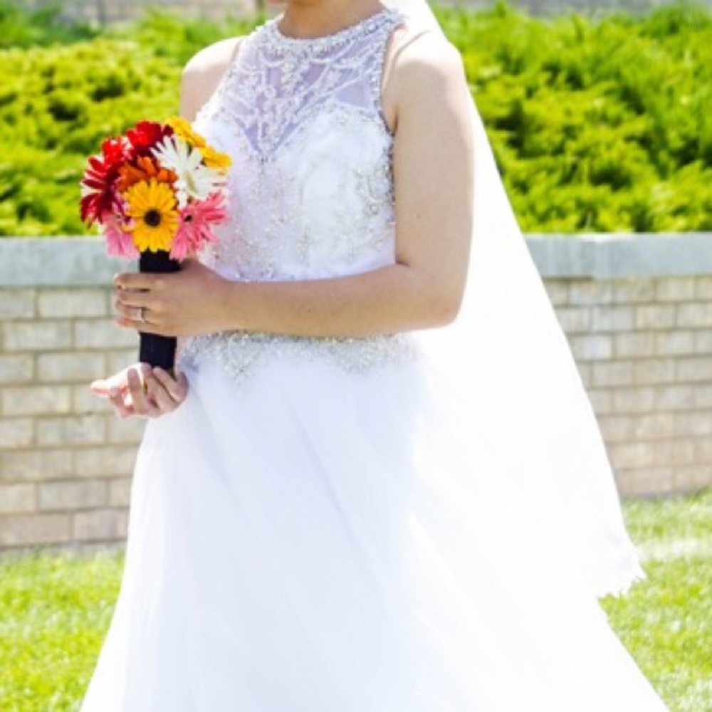 Additional pictures of the wedding dress