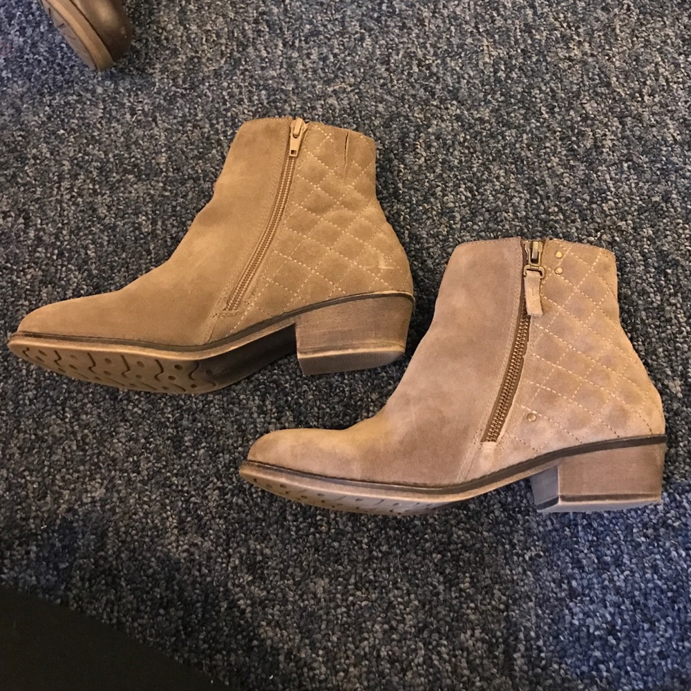 White mountain booties