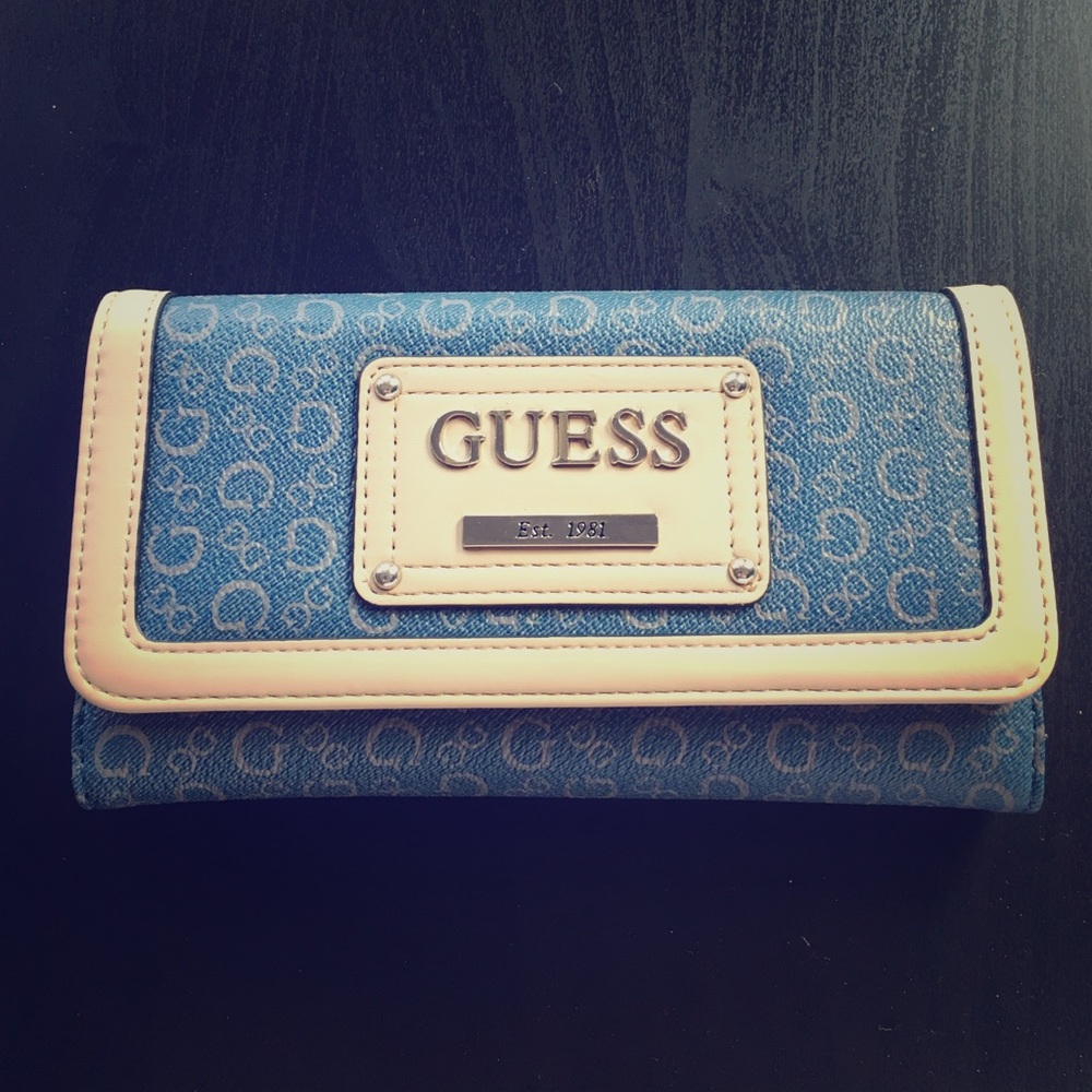 Brand new never been used Guess tri-fold wallet