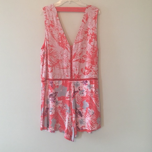 SALE! Free people romper size SM new without tags - Picture 3 of 4