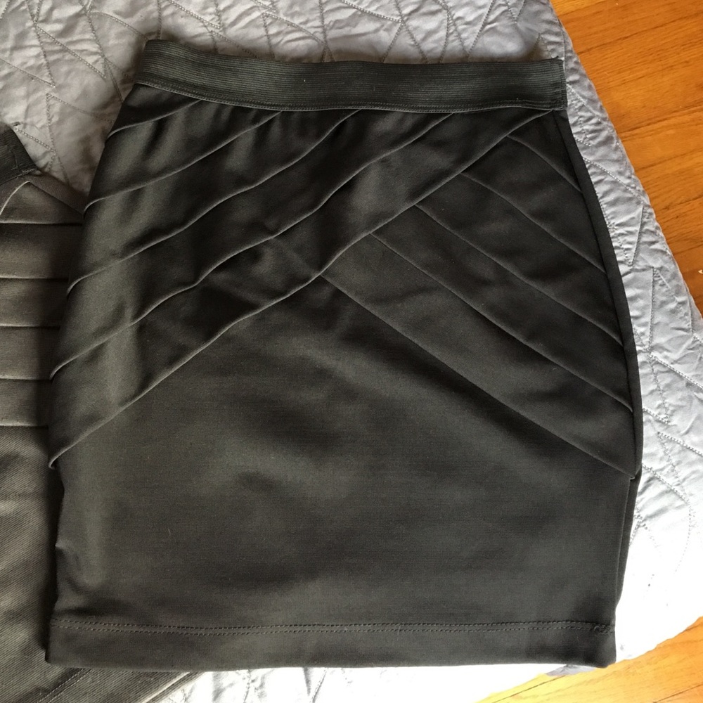 2 skirts - Picture 2 of 3