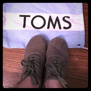 Toms lace up shoes