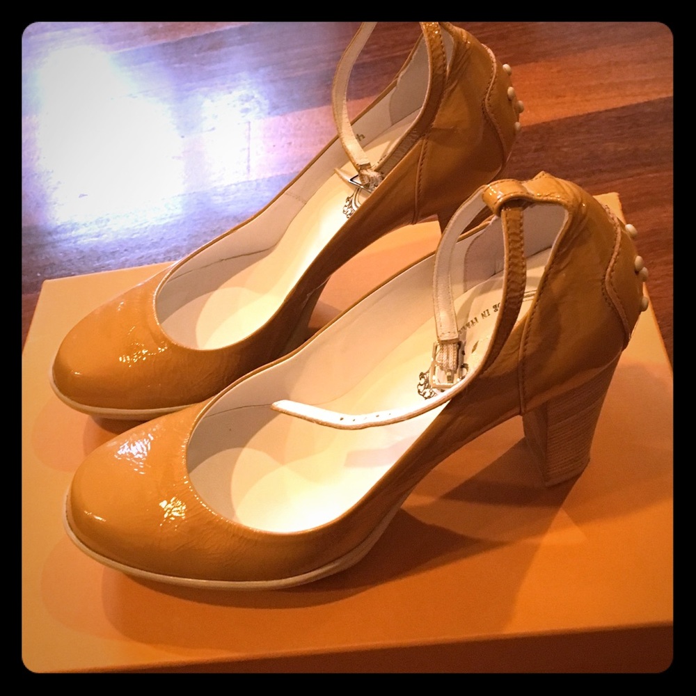 Tod's heeled ankle wrap shoes