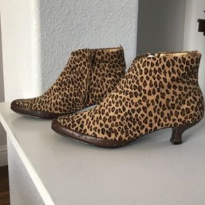 Magdesian Leopard print  ankle boots.