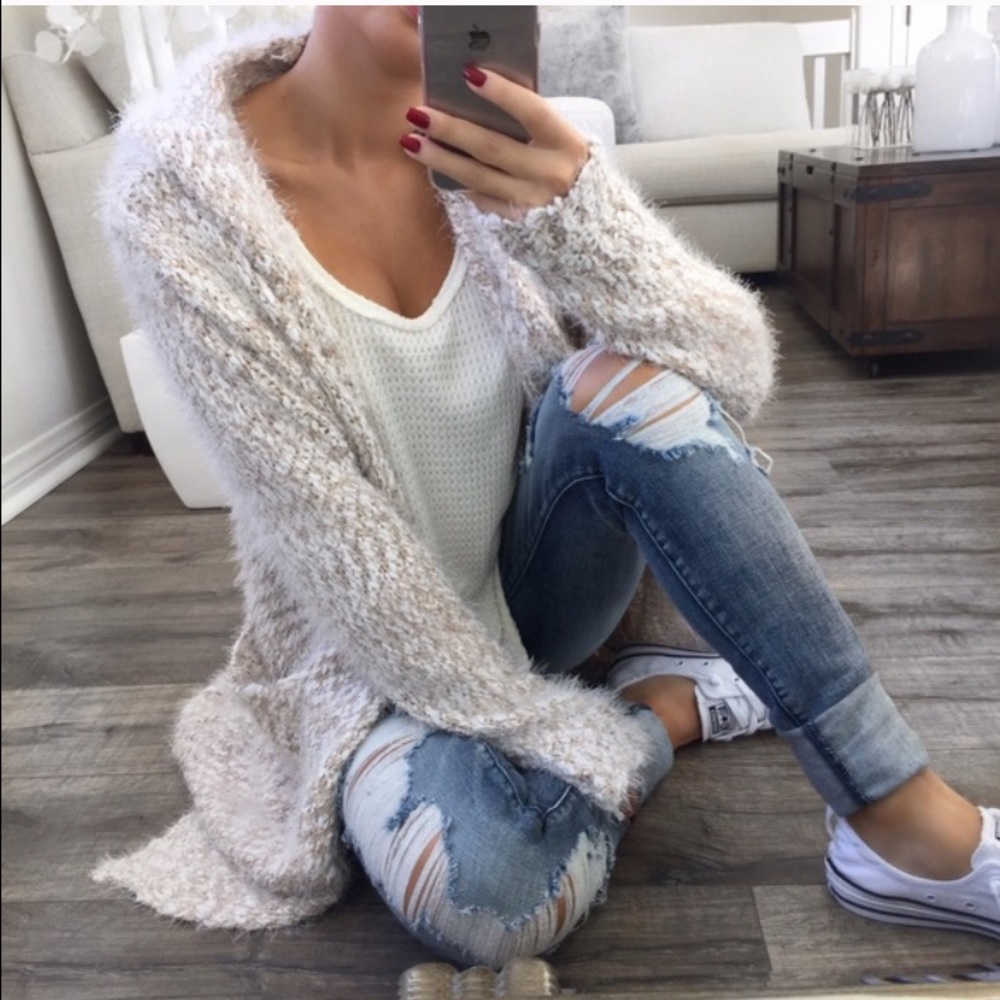 Fuzzy sweater 💙