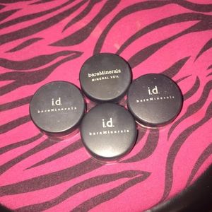 Bare minerals makeup! Barley used