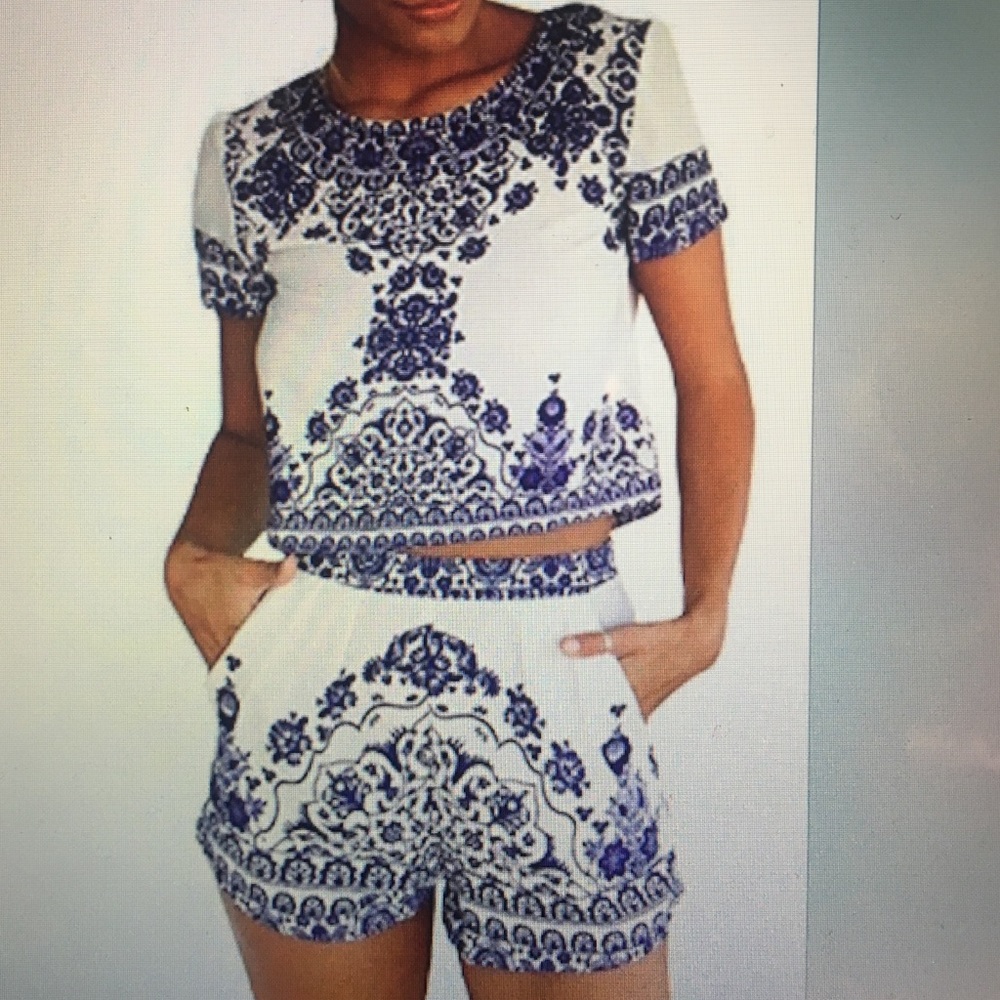 Short sleeve two piece outfit crop top+shorts! New