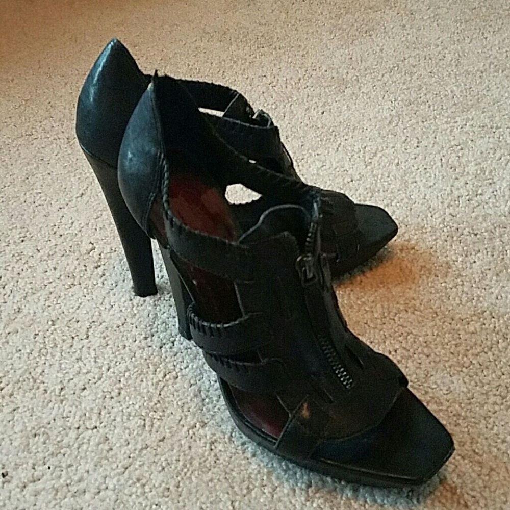 Jessica Simpson high heels