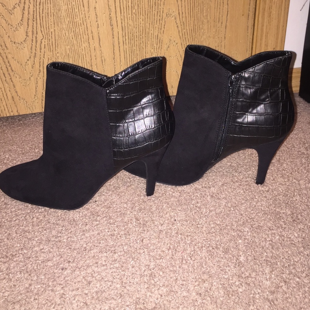 Express high heeled booties 👣