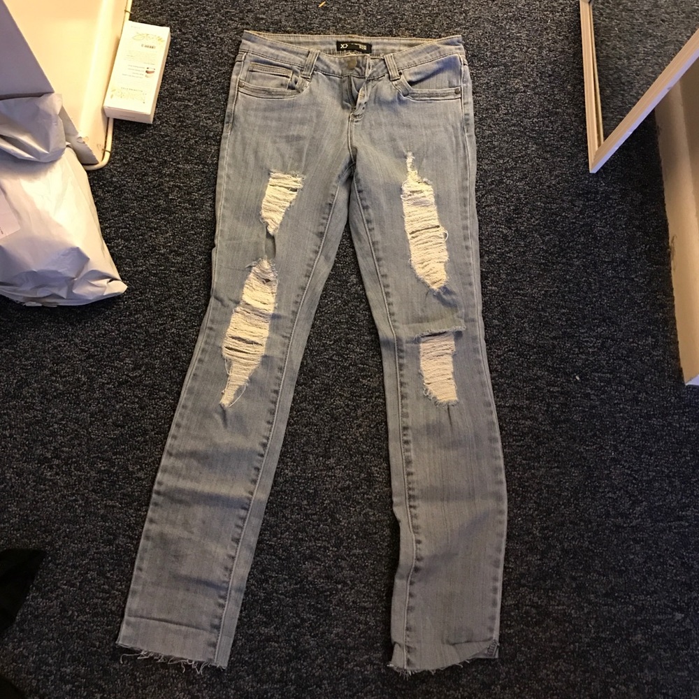 Ripped boyfriend jeans forever 21