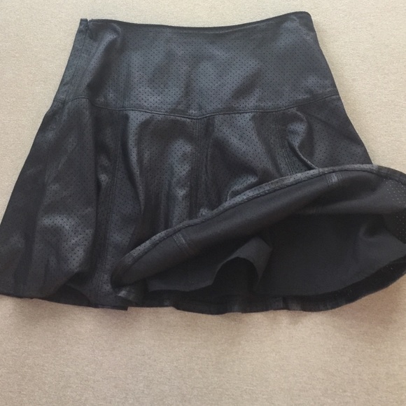 Club Monaco skirt - Picture 4 of 4