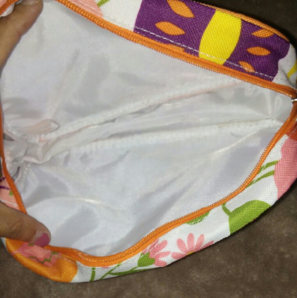 Clinique Cosmetic Travel Case - Picture 2 of 4