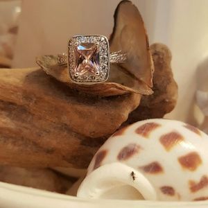 Really nice fashion ring with pale pink stone and