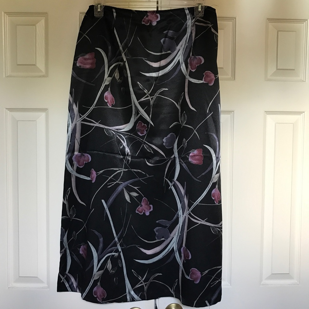 🔥OFFER $9 🔥Lightweight skirt black design
