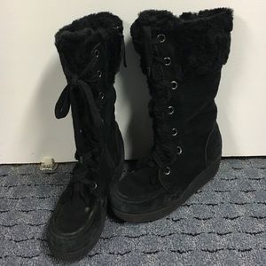 Black winter boots. Size 8