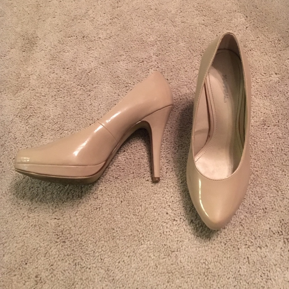 Nude heels. Size 8.