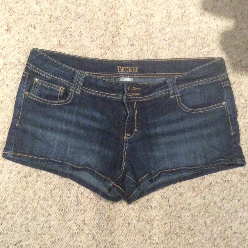 DECREE JEAN SHORTS