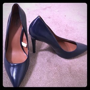 Size 9, Navy blue patent leather heel.