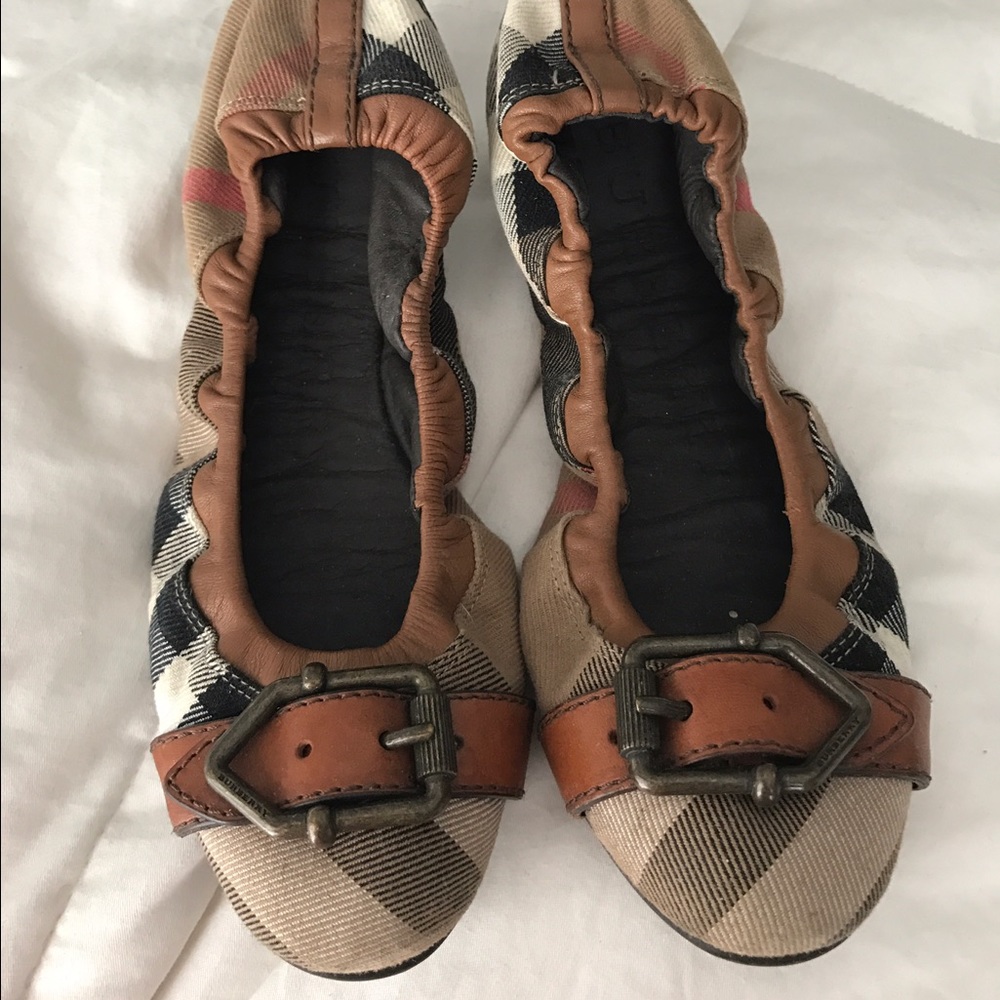 Burberry FLATS. BABYDOLL SHOES