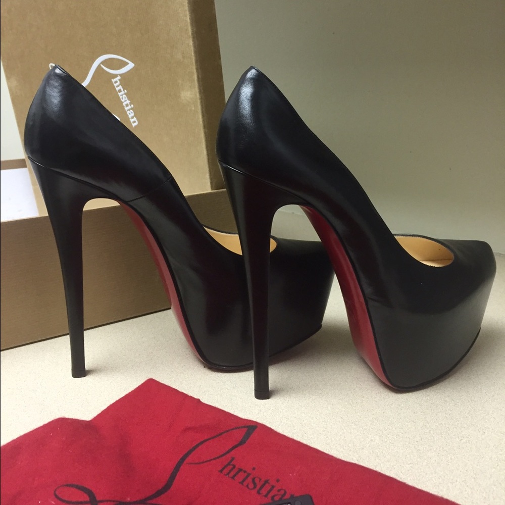 Authentic Christian Louboutin Daffodile Pump