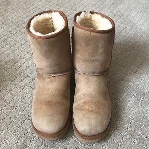 Women's Classic Uggs, Chestnut, size 8
