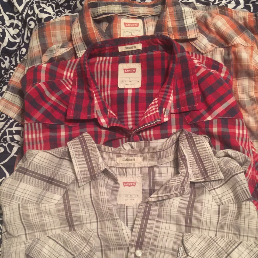4 LEVIS BUTTON UP SHIRTS