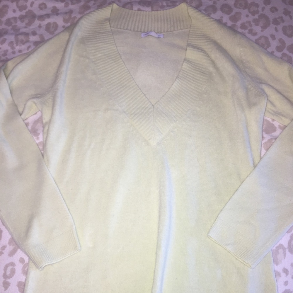 New York and company v neck sweater