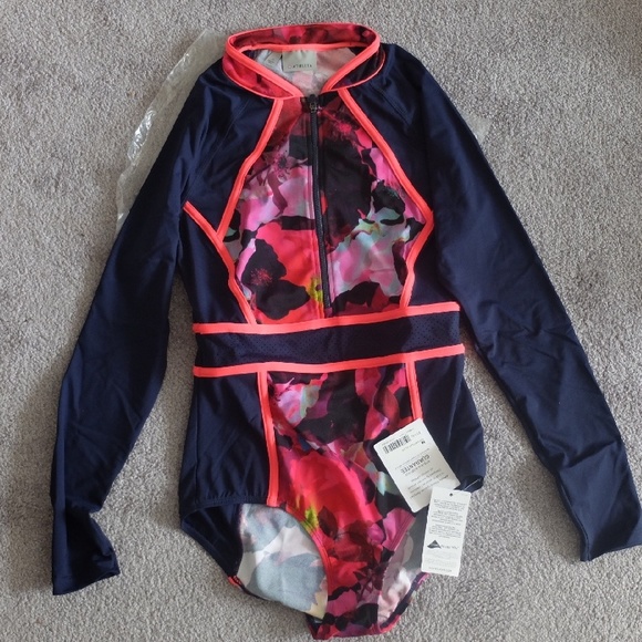 Athleta Red Mystique 1Piece Rashguard NWT & Pre❤️ - Picture 4 of 4