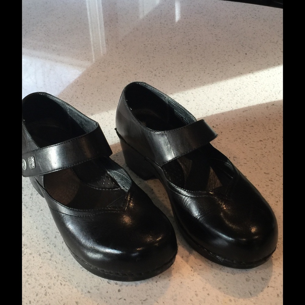 Black Danskos