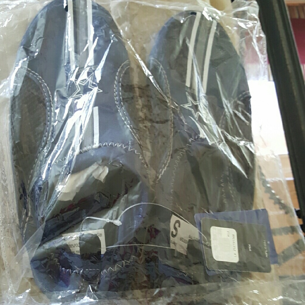 Brand New Men's Dallas Cowboy Swim Shoes