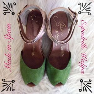 ✨Espadrille Peep Toe Wedges✨