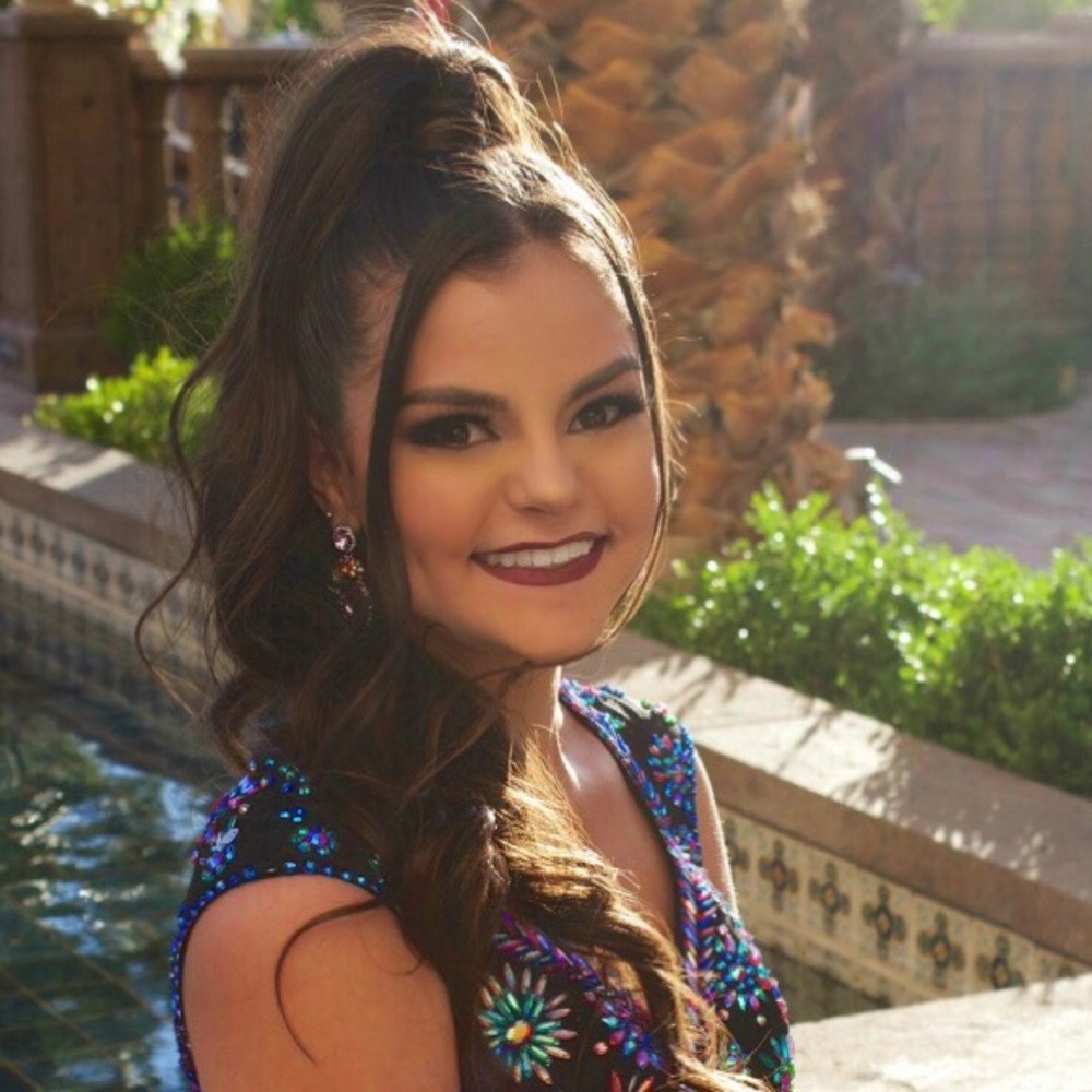 Meet your Posher, Chloe