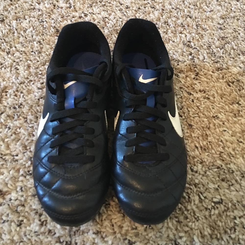 Nike boys soccer cleats. Size 1Y