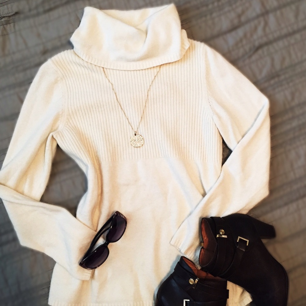 Banana Republic Cashmere Blend Cowl Neck Pullover