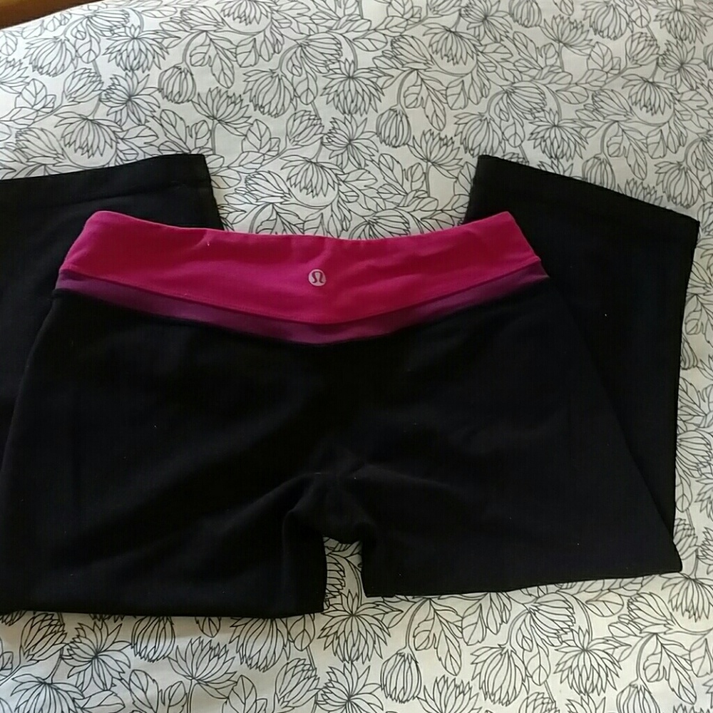 Lululemon yoga pants ??FREE GIFT W/ PURCHASE ??