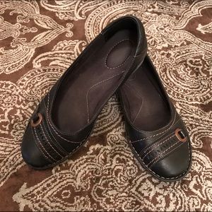 Clarks Black Leather Dutchess Flats - Size 8