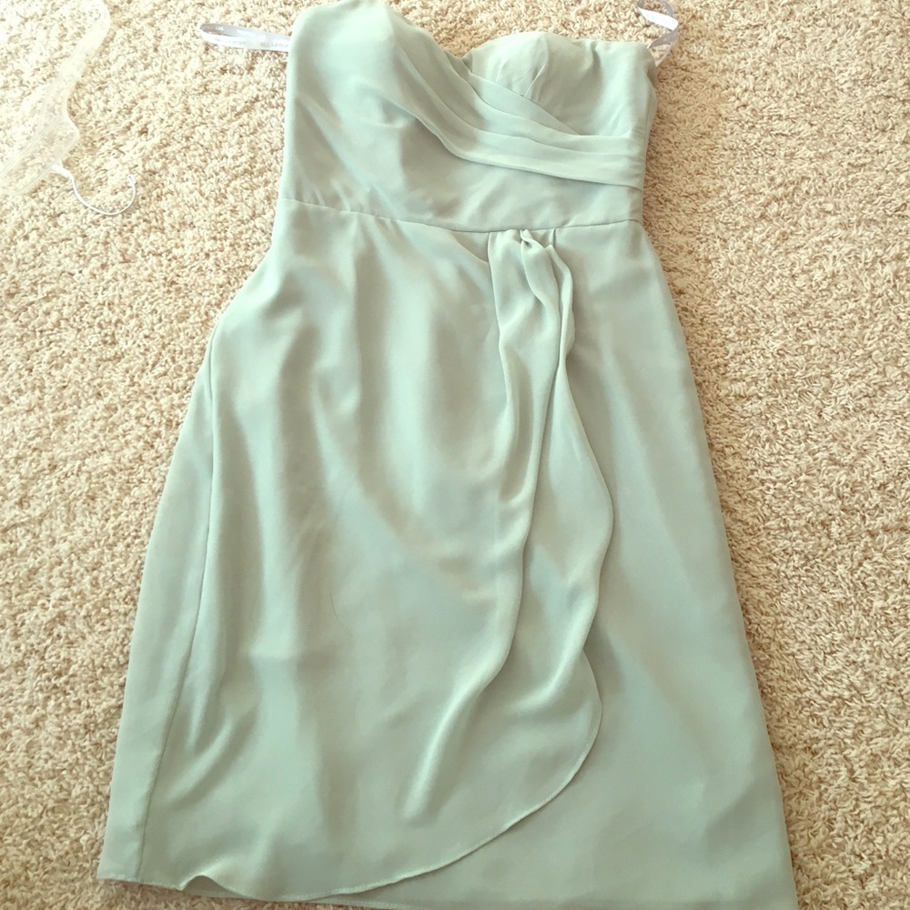 Bridesmaid dress. Mint green. Knee length.